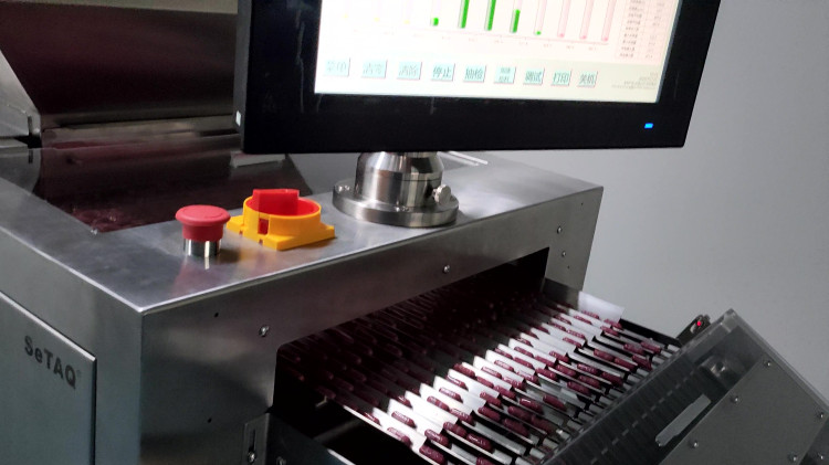 西泰克18通道膠囊檢重秤河北某藥企稱重現(xiàn)場